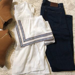 Embroidered Linen-Like Sleeveless Top - S